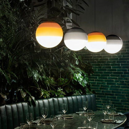 Pendelleuchte Glaskugel aus farbigem Glas | Grau, Blau, Grün, Orange, Rosa oder Schwarz | Warmweißes LED-Licht