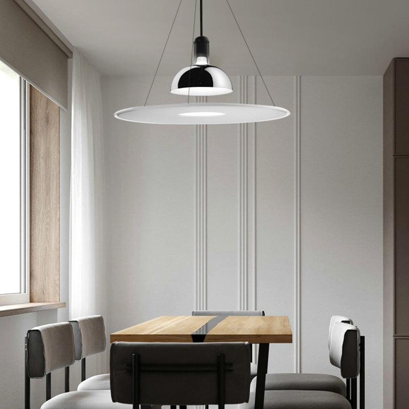 Pendelleuchte aus Metall und Glas | Glockenförmiger Schirm | Chrom, Schwarz, Rot oder Gold | LED mit 3 Lichtfarben