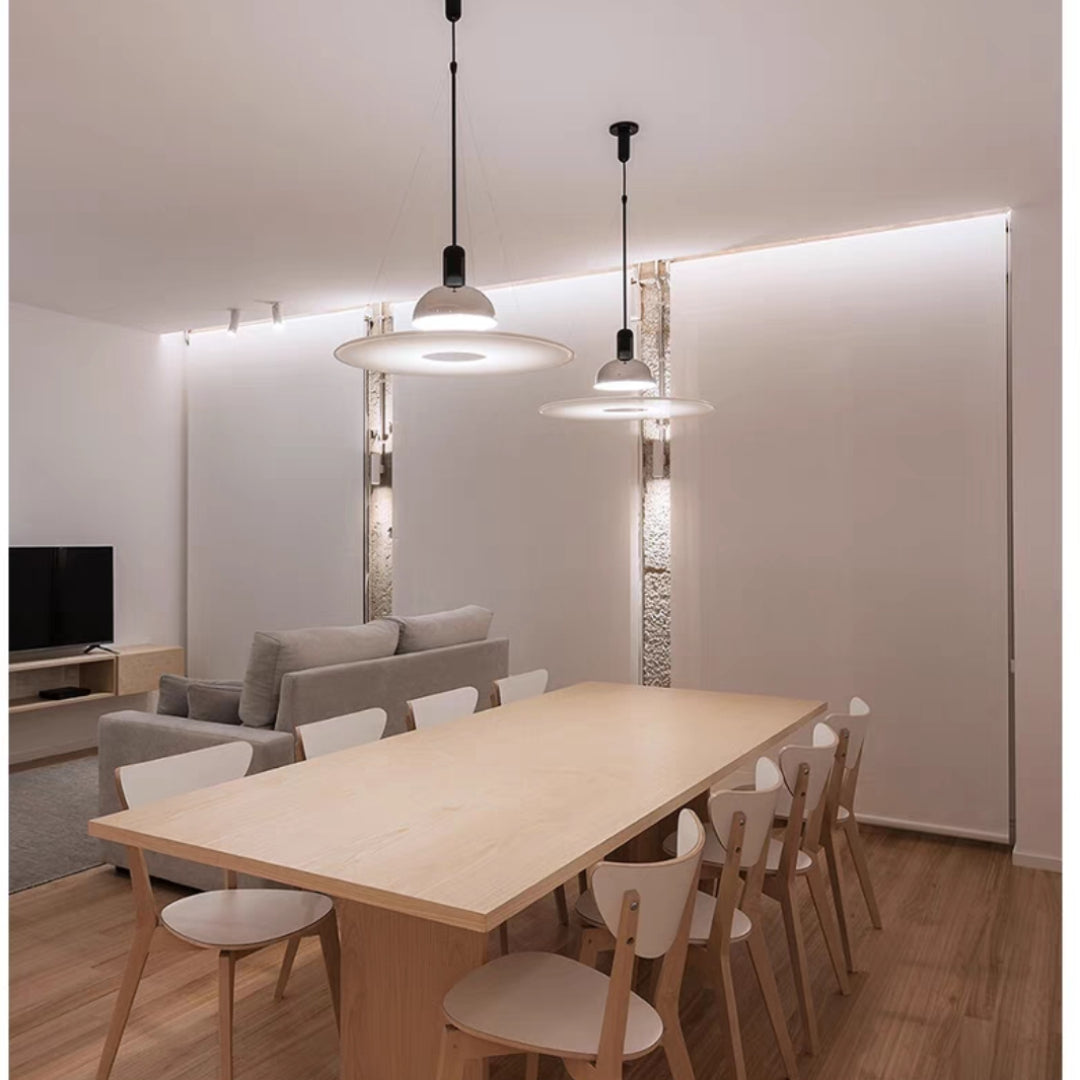 Pendelleuchte aus Metall und Glas | Glockenförmiger Schirm | Chrom, Schwarz, Rot oder Gold | LED mit 3 Lichtfarben