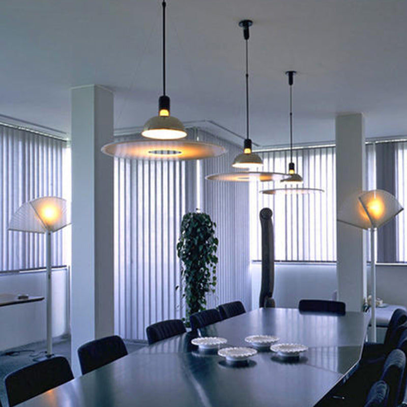 Pendelleuchte aus Metall und Glas | Glockenförmiger Schirm | Chrom, Schwarz, Rot oder Gold | LED mit 3 Lichtfarben
