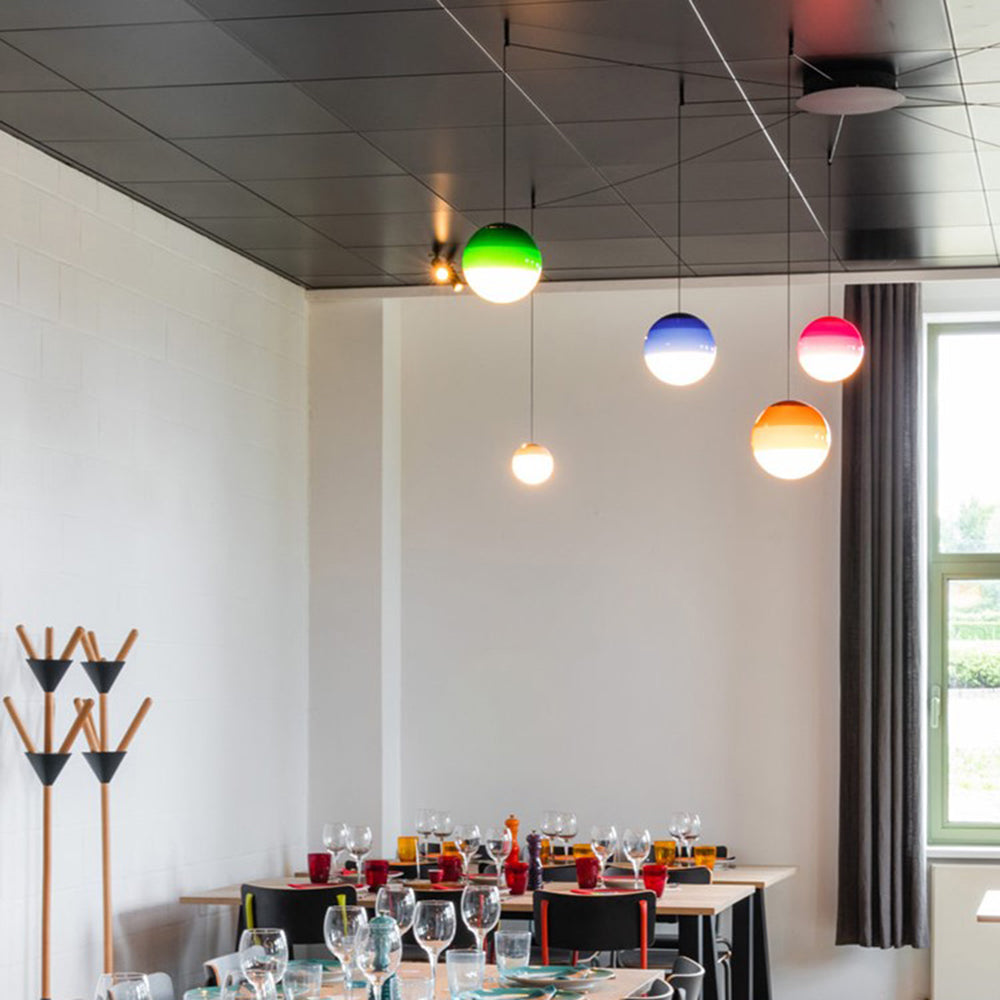 Pendelleuchte Glaskugel aus farbigem Glas | Grau, Blau, Grün, Orange, Rosa oder Schwarz | Warmweißes LED-Licht