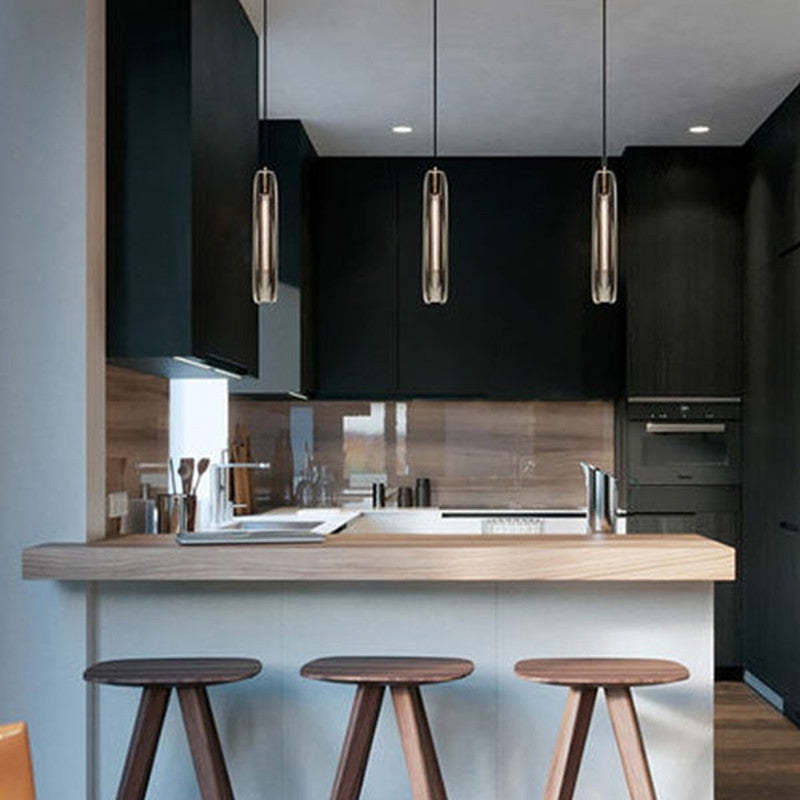 Pendellampa i Glas och Mässing | Smal Vasform | Klar eller Grå Glasskärm | E14 för Matbord och Sovrum