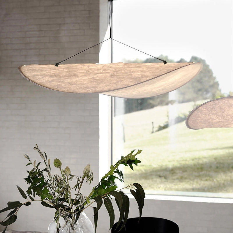 Pendelleuchte LED aus Metall und Kunstseide | Weißer Schirm in Blattform | Ø 50–100 cm | Für Esstisch und Wohnzimmer
