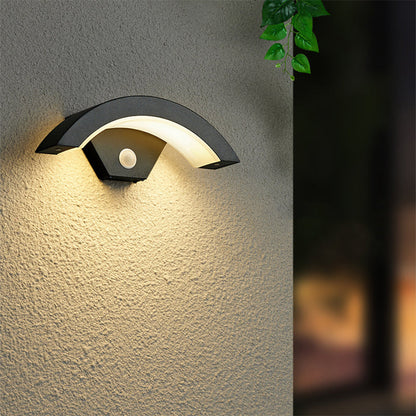 Utomhusvägglampa LED | Bågform i Svart Metall och Akryl | IP65 | Med eller Utan Rörelsesensor