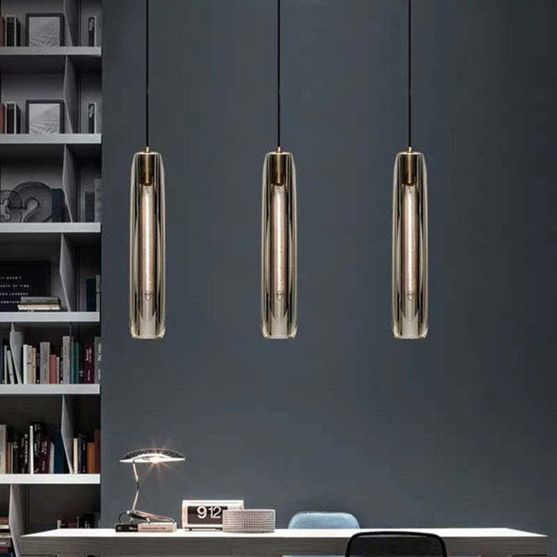 Pendellampa i Glas och Mässing | Smal Vasform | Klar eller Grå Glasskärm | E14 för Matbord och Sovrum