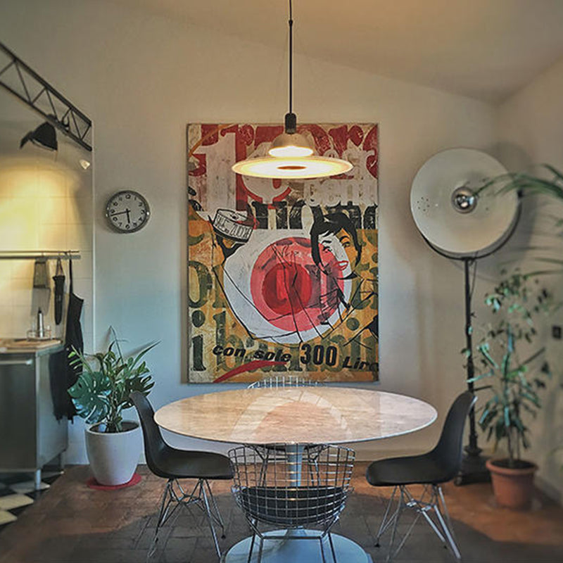Pendelleuchte aus Metall und Glas | Glockenförmiger Schirm | Chrom, Schwarz, Rot oder Gold | LED mit 3 Lichtfarben