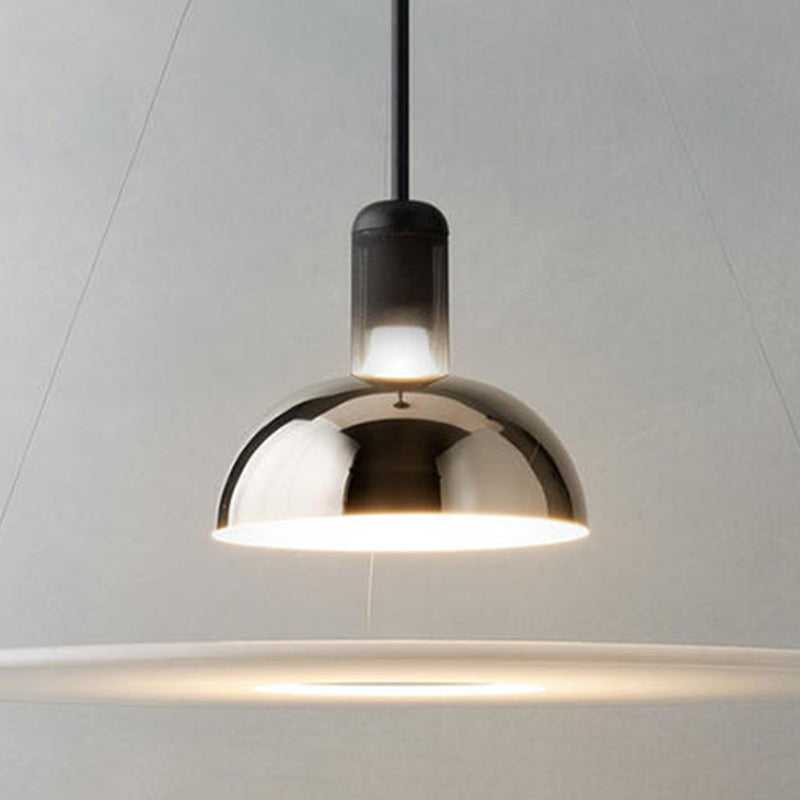 Pendelleuchte aus Metall und Glas | Glockenförmiger Schirm | Chrom, Schwarz, Rot oder Gold | LED mit 3 Lichtfarben