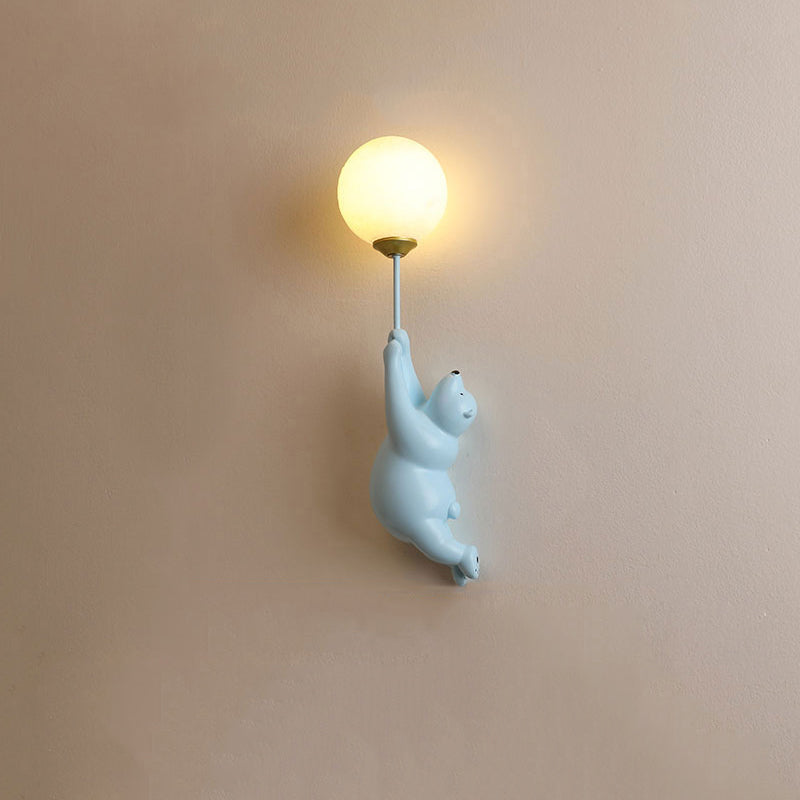 Vägglampa Björn för Barnrum | Klotformad Skärm i Akryl | Vit, Blå eller Rosa | 3 Valbara Ljusfärger