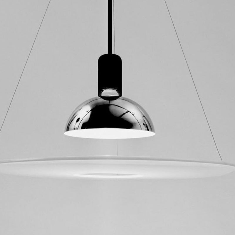 Pendelleuchte aus Metall und Glas | Glockenförmiger Schirm | Chrom, Schwarz, Rot oder Gold | LED mit 3 Lichtfarben