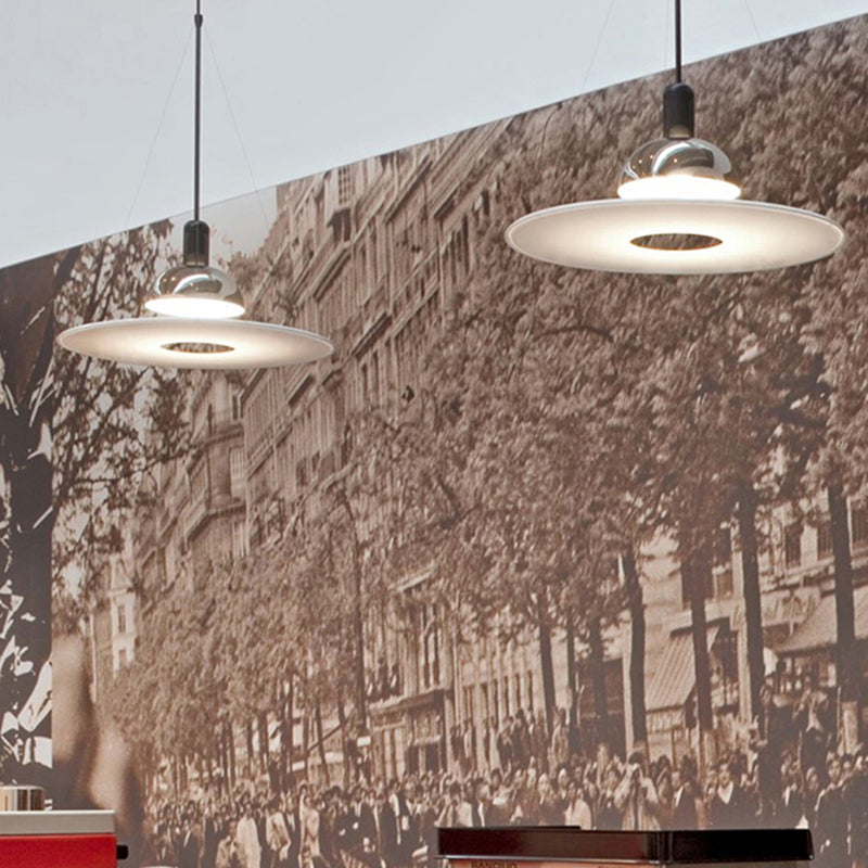 Pendelleuchte aus Metall und Glas | Glockenförmiger Schirm | Chrom, Schwarz, Rot oder Gold | LED mit 3 Lichtfarben