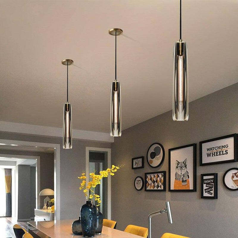 Pendellampa i Glas och Mässing | Smal Vasform | Klar eller Grå Glasskärm | E14 för Matbord och Sovrum