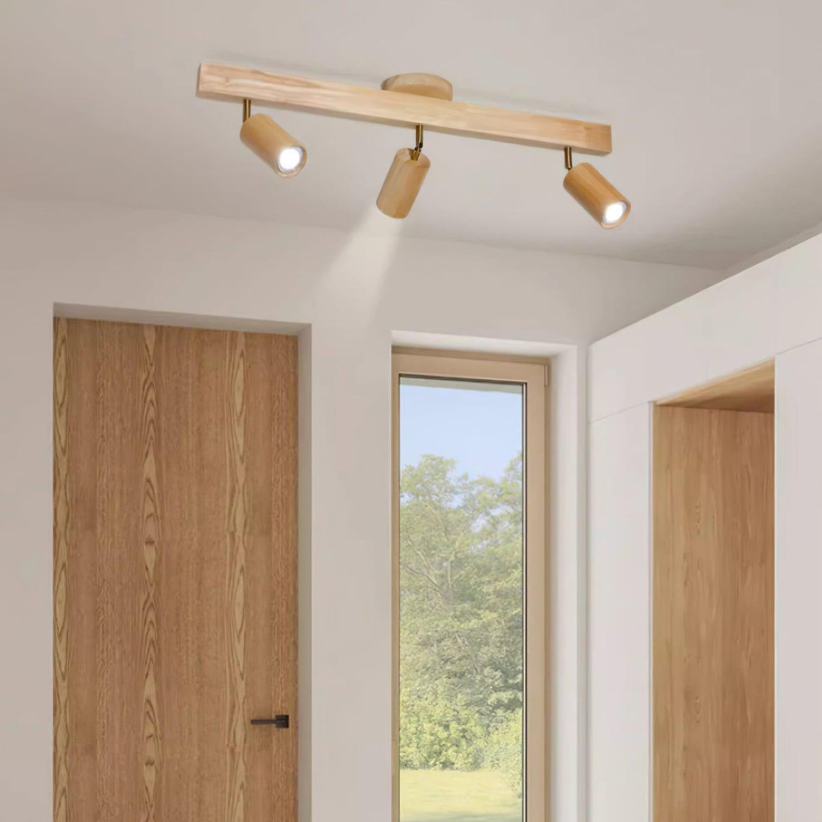 Skenbelysning i trä och metall | riktbara spotlights | 41–119 cm | naturträ eller valnöt