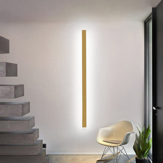 Wandleuchte Schlafzimmer | Lineare LED in Gold, Schwarz oder Weiß | Metall und Acryl | 60–120 cm