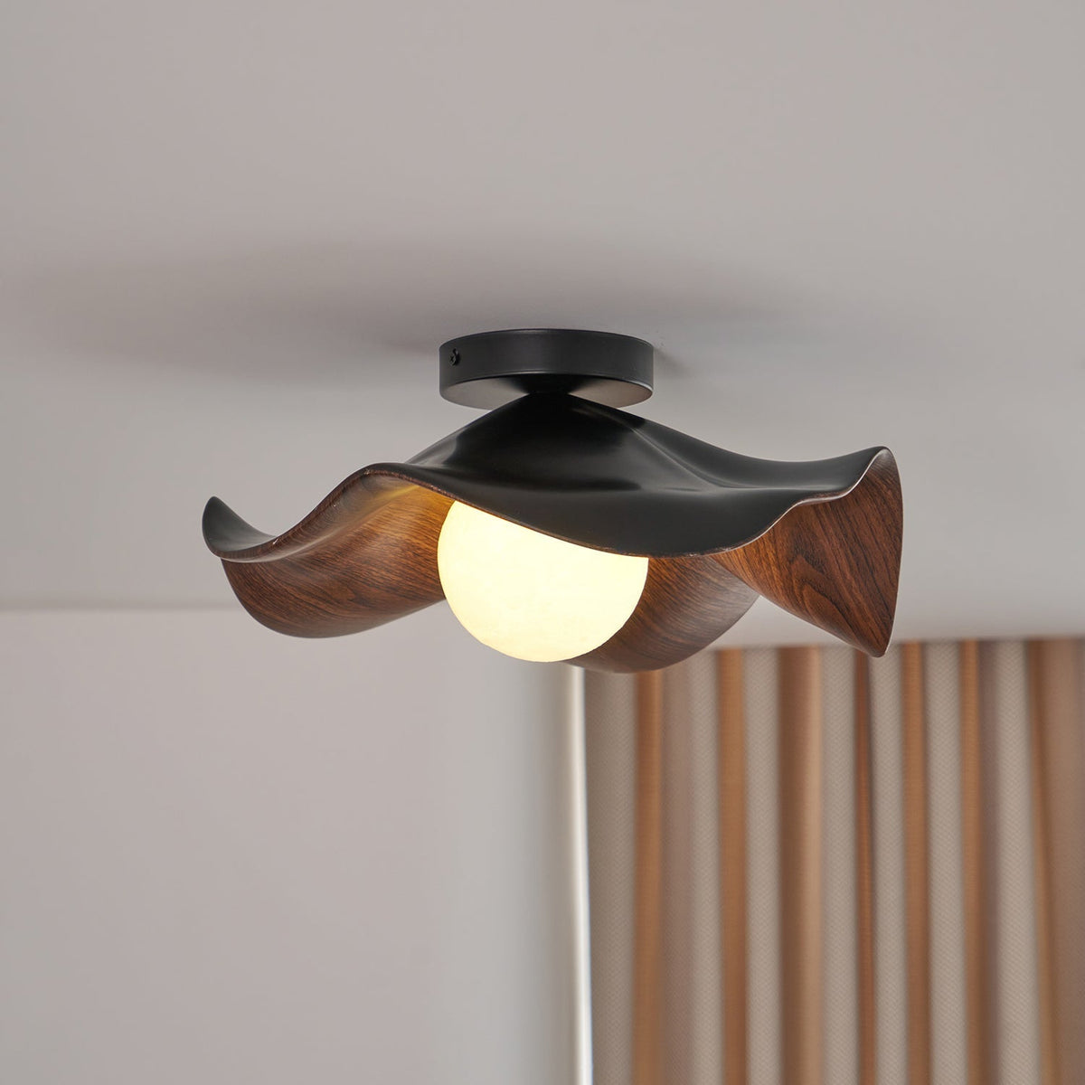 Deckenleuchte aus Metall und Kunstharz | Weiß und Holzfarbe oder Schwarz und Walnussfarbe | G9 | Ø 28–40 cm