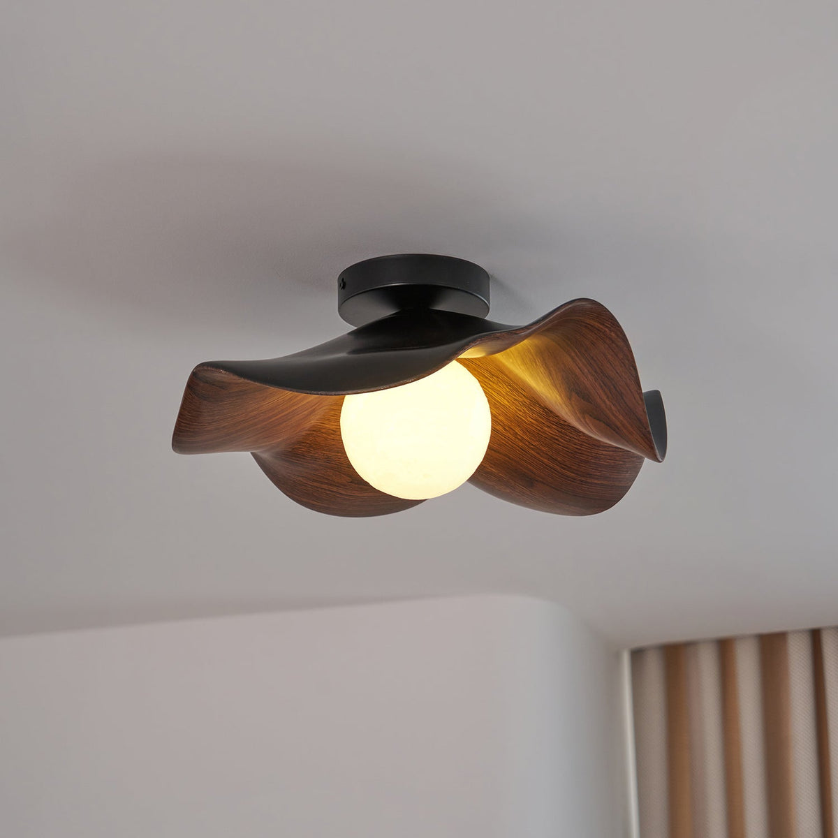 Deckenleuchte aus Metall und Kunstharz | Weiß und Holzfarbe oder Schwarz und Walnussfarbe | G9 | Ø 28–40 cm