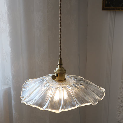 Pendelleuchte aus Glas | Blütenförmiger Schirm mit Messingdetails | Klar, Rosa oder Grün | Esstisch und Wohnzimmer