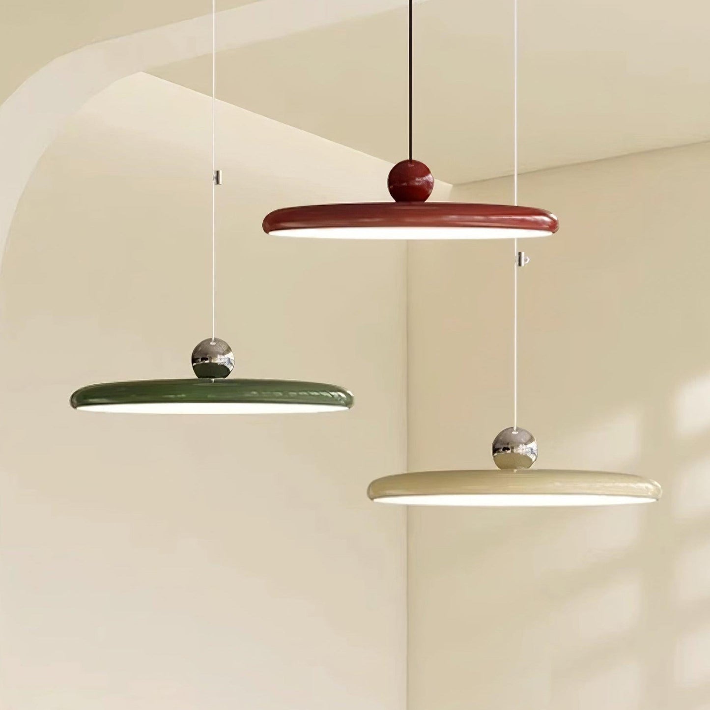 Pendellampa höjdjusterbar i metall | 40 eller 50 cm | fem färger | dimbar LED för matbord