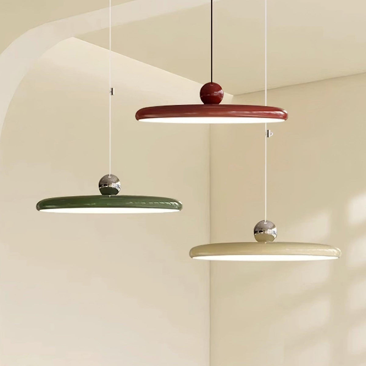 Pendellampa höjdjusterbar i metall | 40 eller 50 cm | fem färger | dimbar LED för matbord