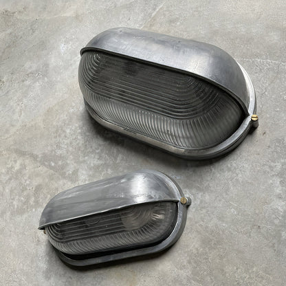 Außenwandleuchte aus Metall und Glas | Oval oder Rund | Silber oder Gold | IP65, Warmweiße LED-Lampe Inklusive