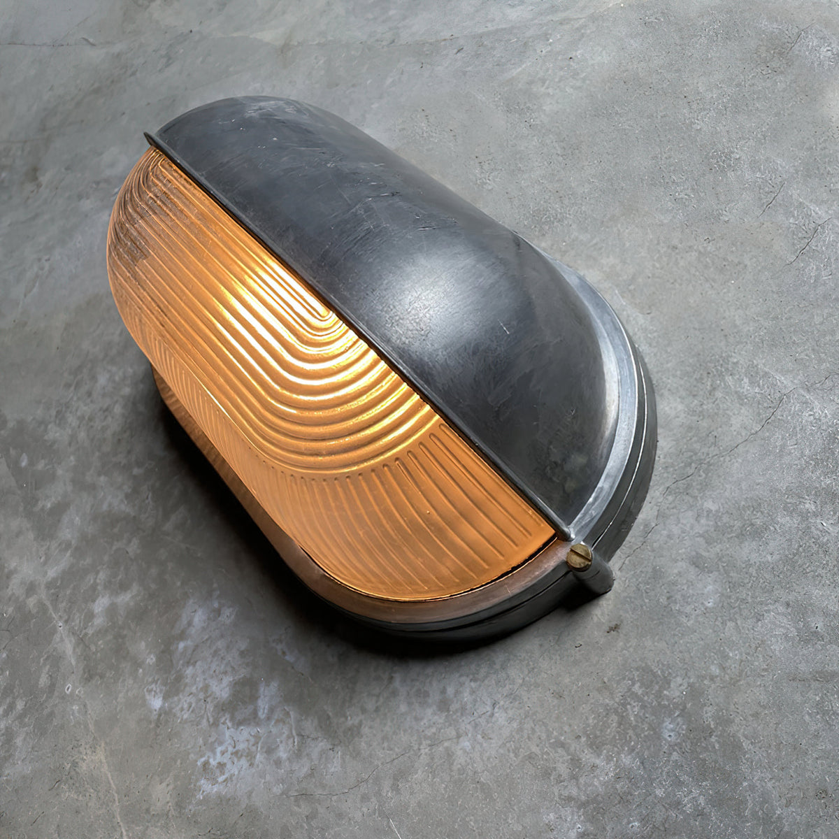Außenwandleuchte aus Metall und Glas | Oval oder Rund | Silber oder Gold | IP65, Warmweiße LED-Lampe Inklusive