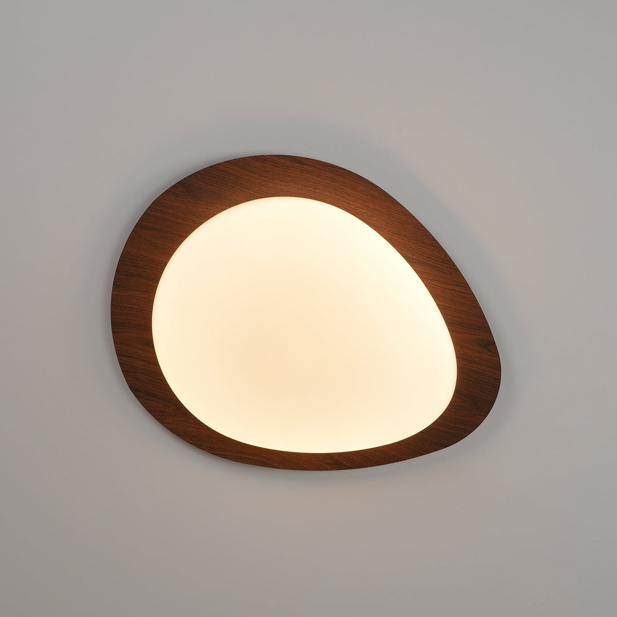 Taklampa Plafond i Stenform | Trämönster i Valnöt eller Ljust Trä | Varmvit eller Kallvit LED | Ø 30–58 cm