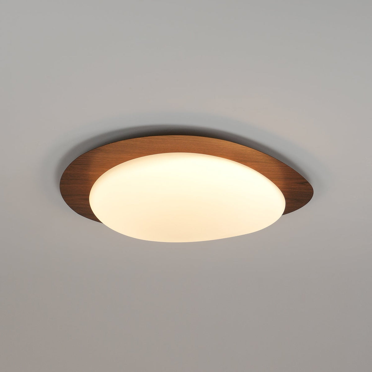 Taklampa Plafond i Stenform | Trämönster i Valnöt eller Ljust Trä | Varmvit eller Kallvit LED | Ø 30–58 cm