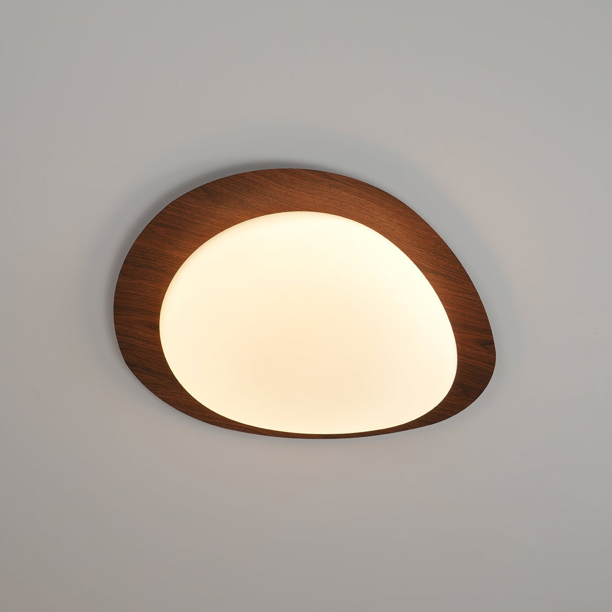 Taklampa Plafond i Stenform | Trämönster i Valnöt eller Ljust Trä | Varmvit eller Kallvit LED | Ø 30–58 cm