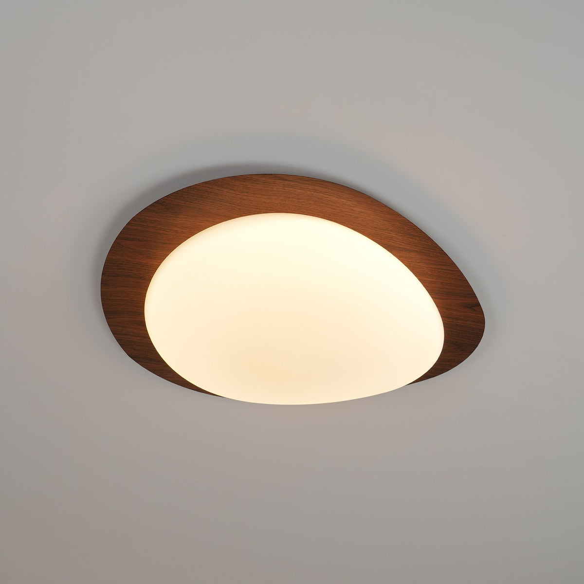 Taklampa Plafond i Stenform | Trämönster i Valnöt eller Ljust Trä | Varmvit eller Kallvit LED | Ø 30–58 cm