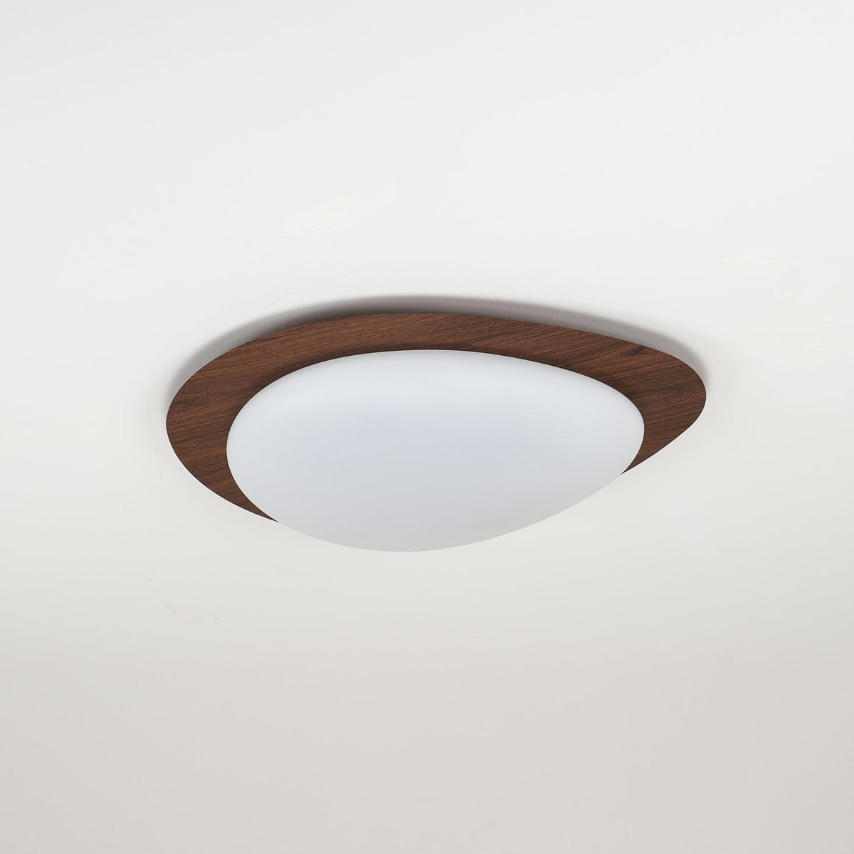 Taklampa Plafond i Stenform | Trämönster i Valnöt eller Ljust Trä | Varmvit eller Kallvit LED | Ø 30–58 cm