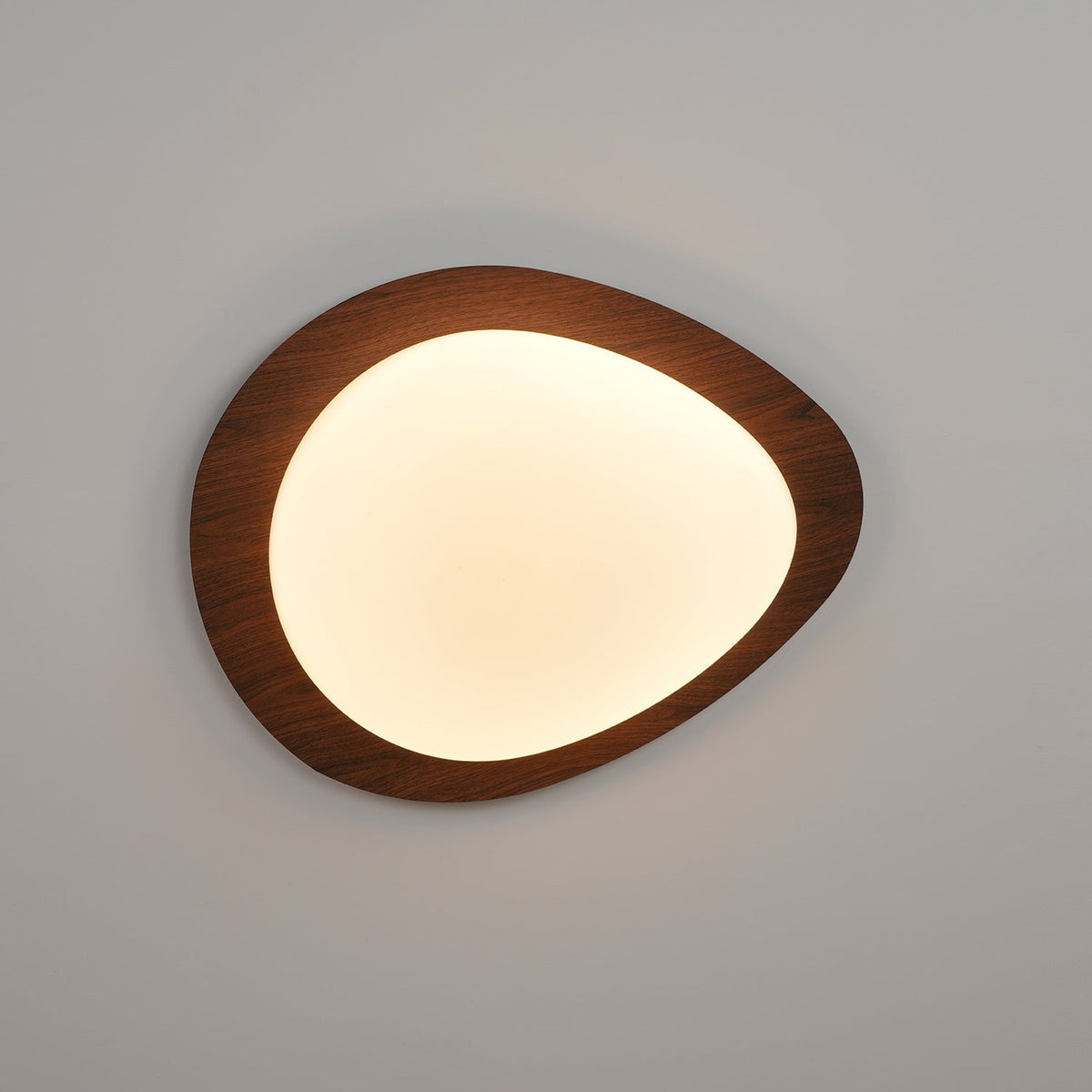 Taklampa Plafond i Stenform | Trämönster i Valnöt eller Ljust Trä | Varmvit eller Kallvit LED | Ø 30–58 cm