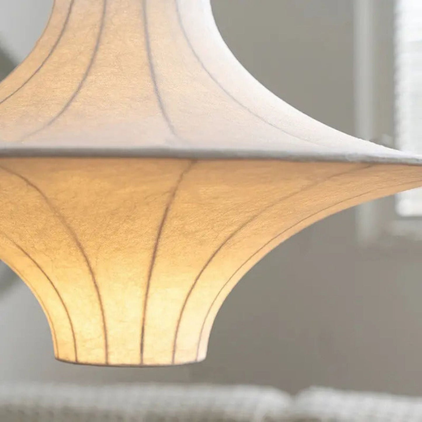 Pendellampa i Cacoon | Symmetrisk Skärmform | Japandi-design