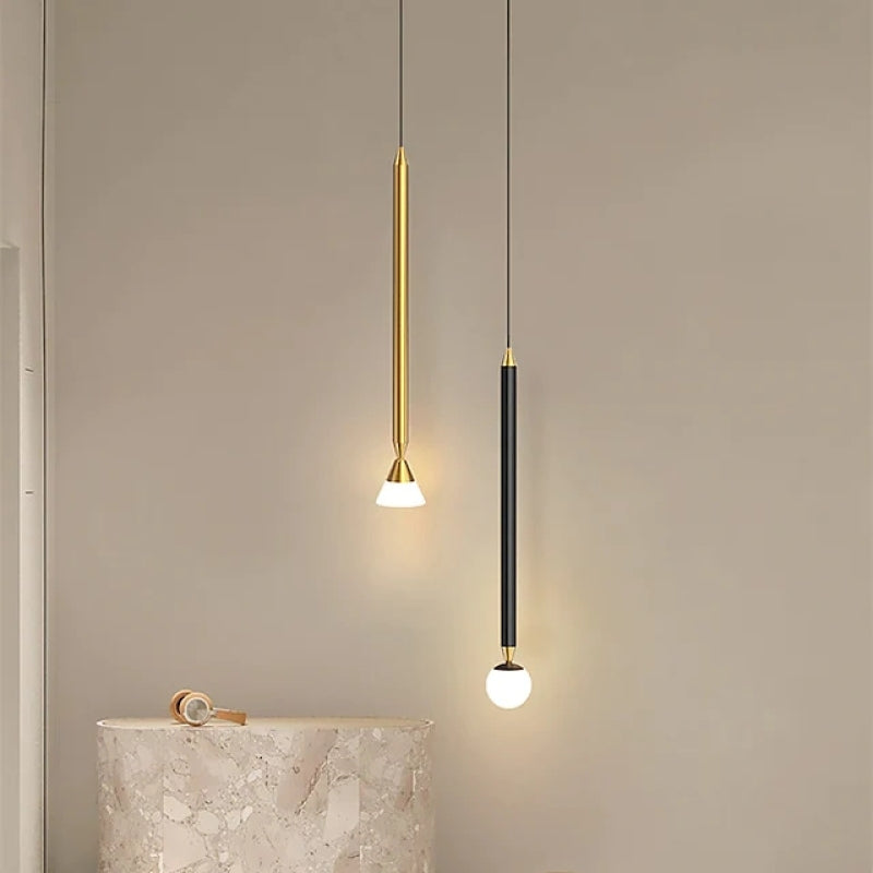 Pendellampa i Metall och Akryl | Lång Smal Stav | Minimalistisk Design