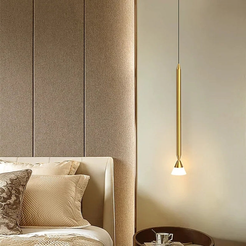 Pendellampa i Metall och Akryl | Lång Smal Stav | Minimalistisk Design