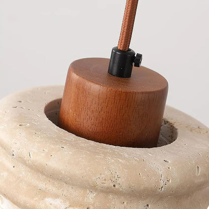 Pendellampa i Travertin | Ribbad Natursten | Wabi-Sabi-design