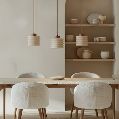 Pendellampa i Travertin | Ribbad Natursten | Wabi-Sabi-design