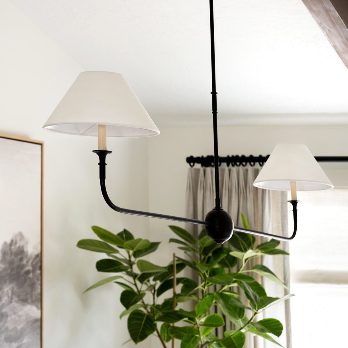 Ljuskrona Linjär med 2 Tygskärmar | Antik Mässing, Svart eller Vit Metall | L 157,5 cm | LED-lampor Ingår
