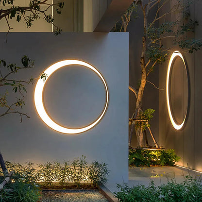 Utomhusvägglampa ring i metall och akryl | Ø 40, 60 eller 80 cm | varmvitt ljus | till trädgård
