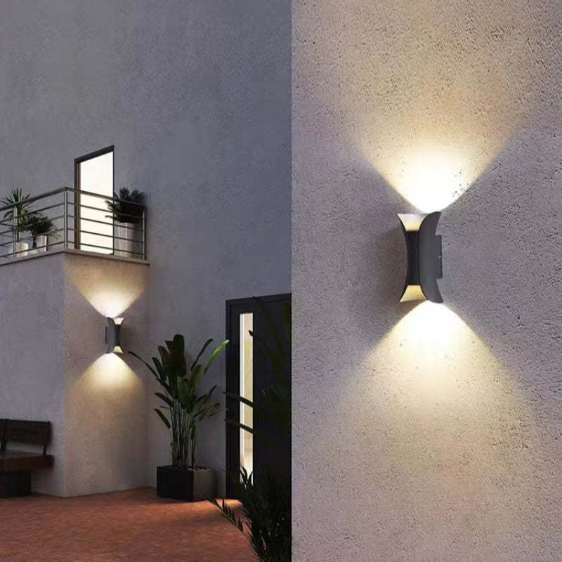 Utomhusvägglampa LED med dubbla strålkastare | IP65 | 6–30 W | svart, vit eller svart och guld