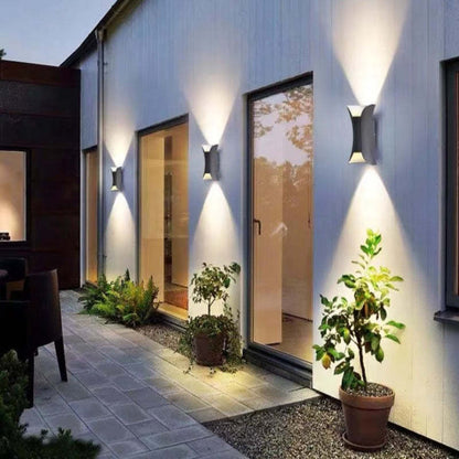Utomhusvägglampa LED med dubbla strålkastare | IP65 | 6–30 W | svart, vit eller svart och guld