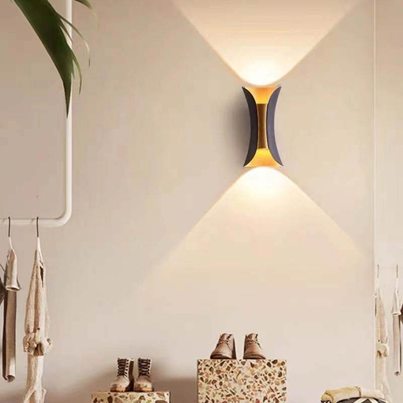 Utomhusvägglampa LED med dubbla strålkastare | IP65 | 6–30 W | svart, vit eller svart och guld