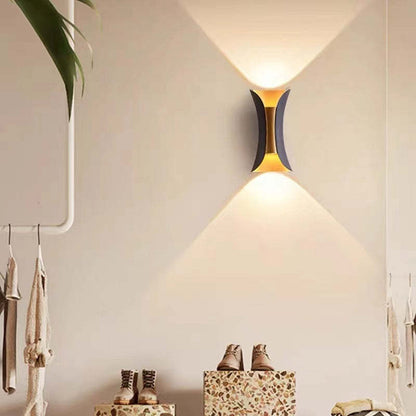 Utomhusvägglampa LED med dubbla strålkastare | IP65 | 6–30 W | svart, vit eller svart och guld