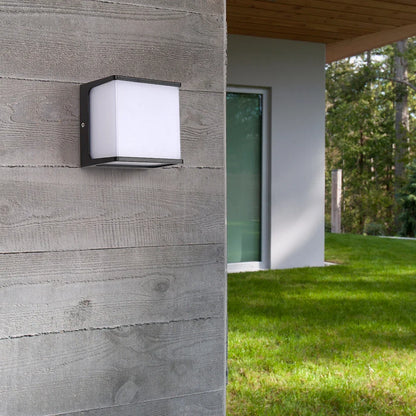 Kubische LED-Außenwandleuchte 8 W | Mattiertes Acryl und Aluminium | Wasserdicht IP65 | Warmweiß, modern