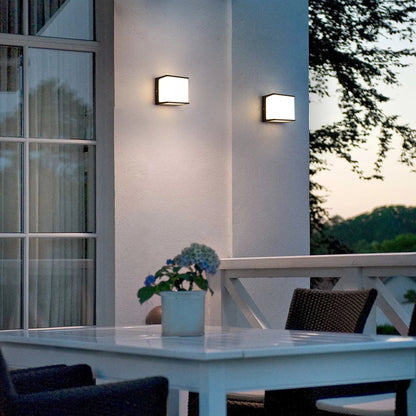 Kubische LED-Außenwandleuchte 8 W | Mattiertes Acryl und Aluminium | Wasserdicht IP65 | Warmweiß, modern