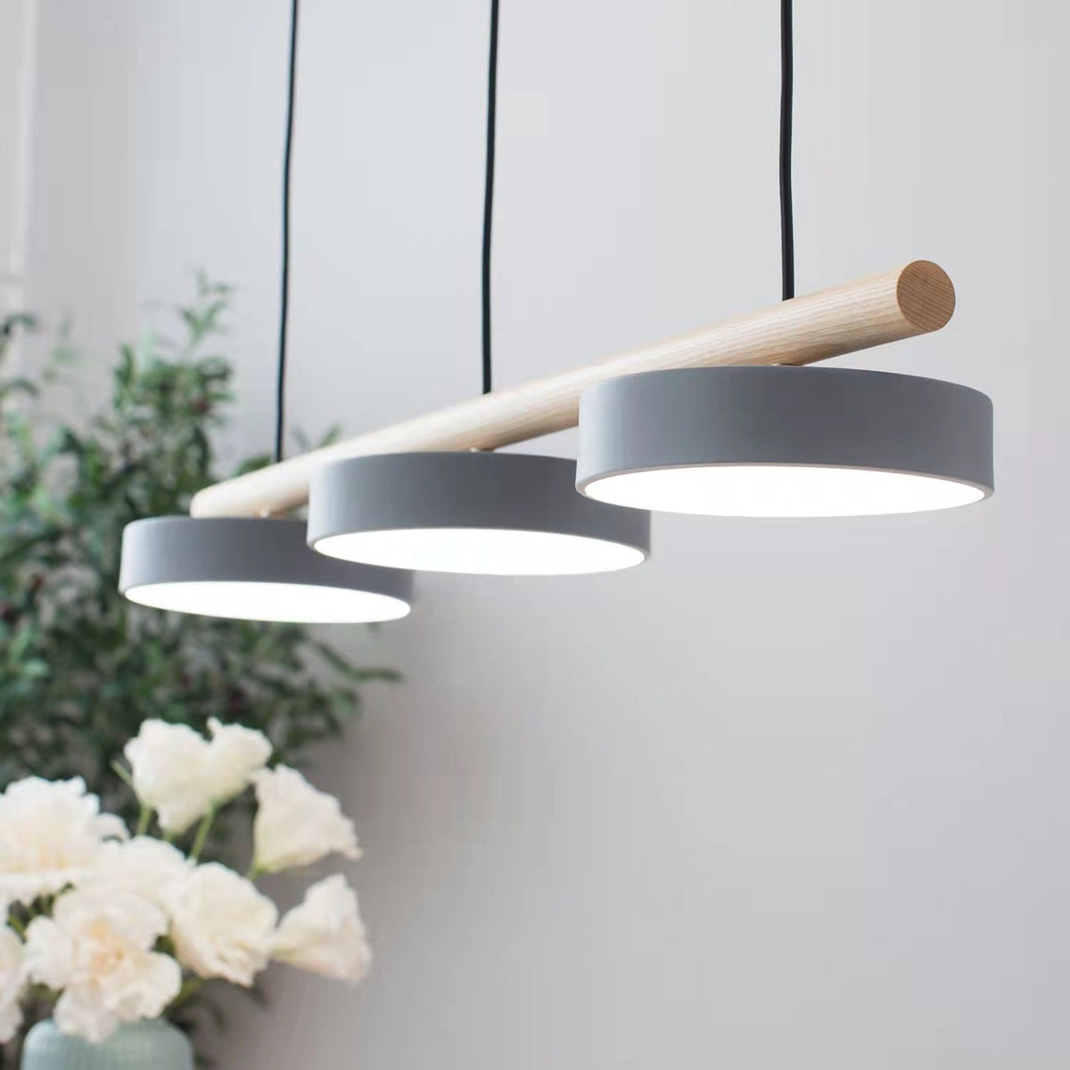 Pendelleuchte mit Vogel LED | Verstellbarer Vogel in 6 Farben | Warmweiß oder Dimmbar | Weißes oder Schwarzes Kabel
