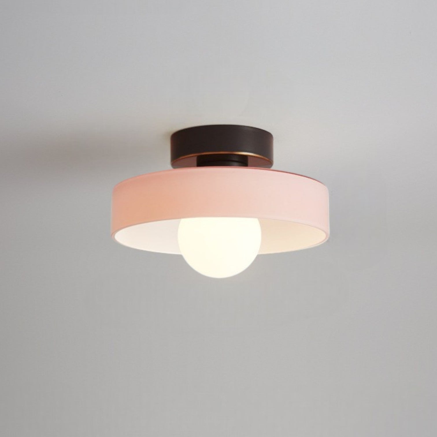 Taklampa i Glas och Mässing | Bauhaus-inspirerad design | G9-sockel
