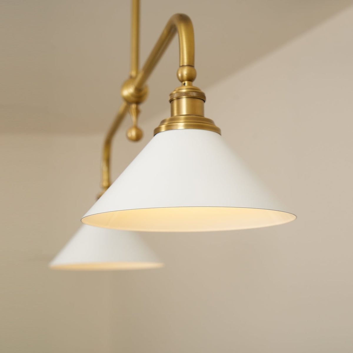 Pendellampa i Retrostil med 2 Skärmar | Aluminium eller Keramik | L 102 cm | För Köksö och Matbord