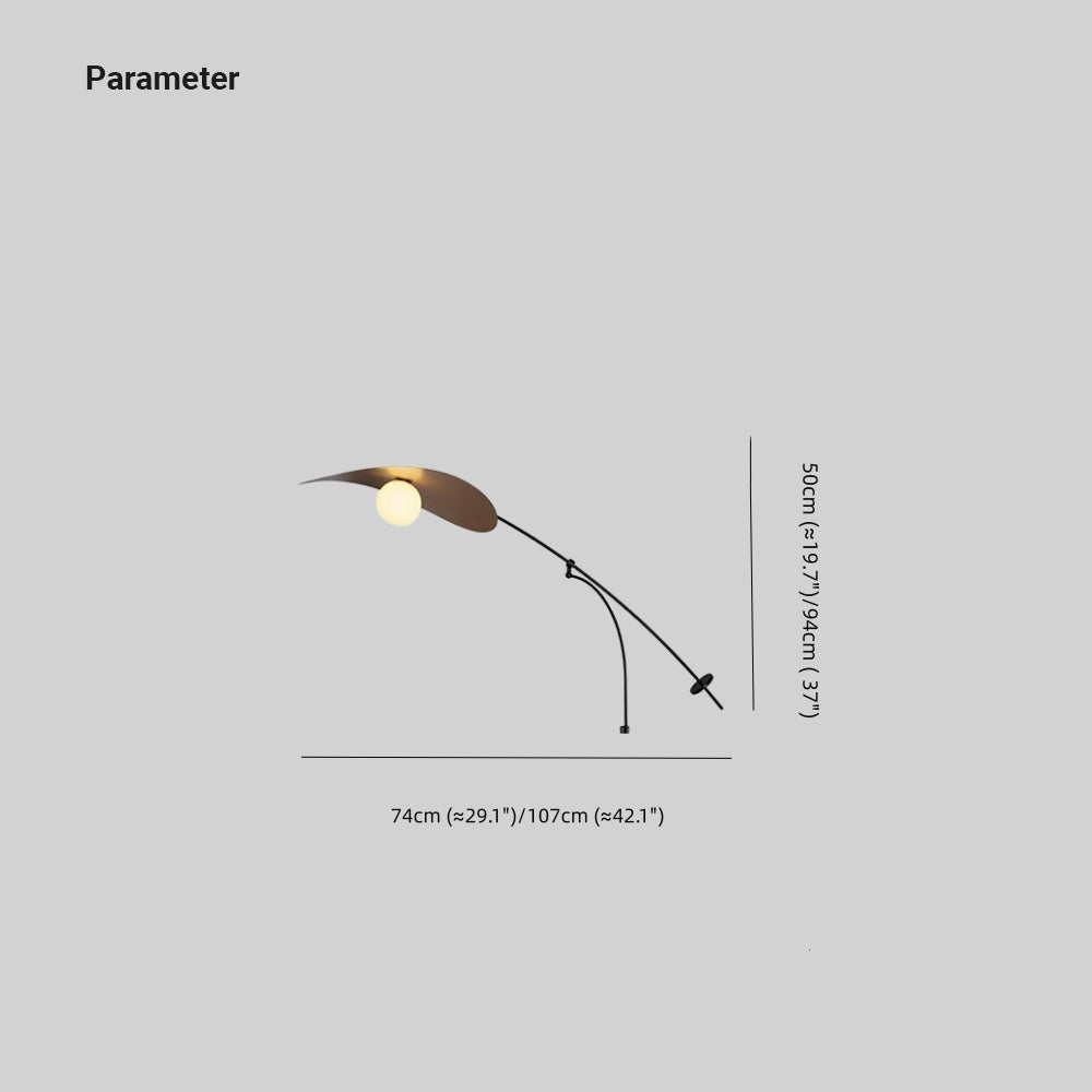 Vägglampa i Metall med Bågarm och Glasskärm | Skulptural Form | Modernt Nordisk Design
