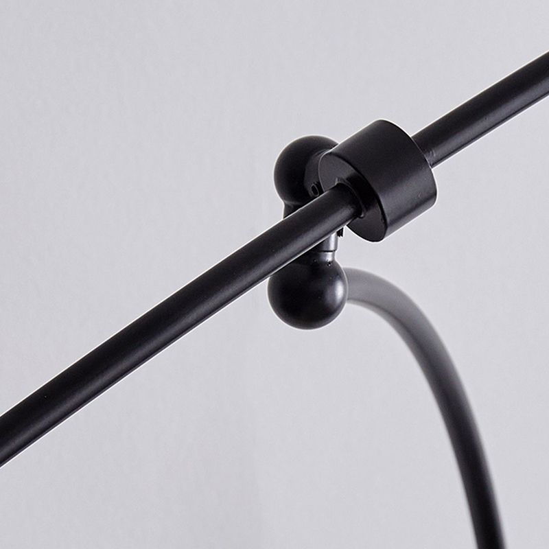 Vägglampa i Metall med Bågarm och Glasskärm | Skulptural Form | Modernt Nordisk Design
