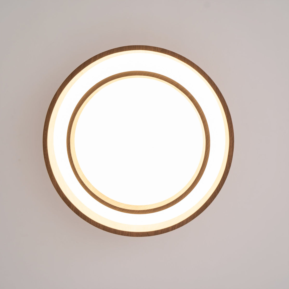 Taklampa Dubbel Ring LED | Valnötsfärg i Metall och Akryl | Varmvit eller Dimbar | Ø 40–50 cm