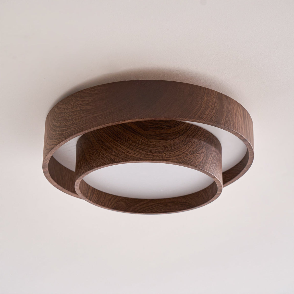 Taklampa Dubbel Ring LED | Valnötsfärg i Metall och Akryl | Varmvit eller Dimbar | Ø 40–50 cm